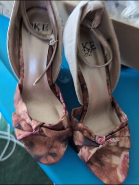 Bke Sole Floral Tie-Front Wedge Sandals in Beige and Pink-Brown Floral